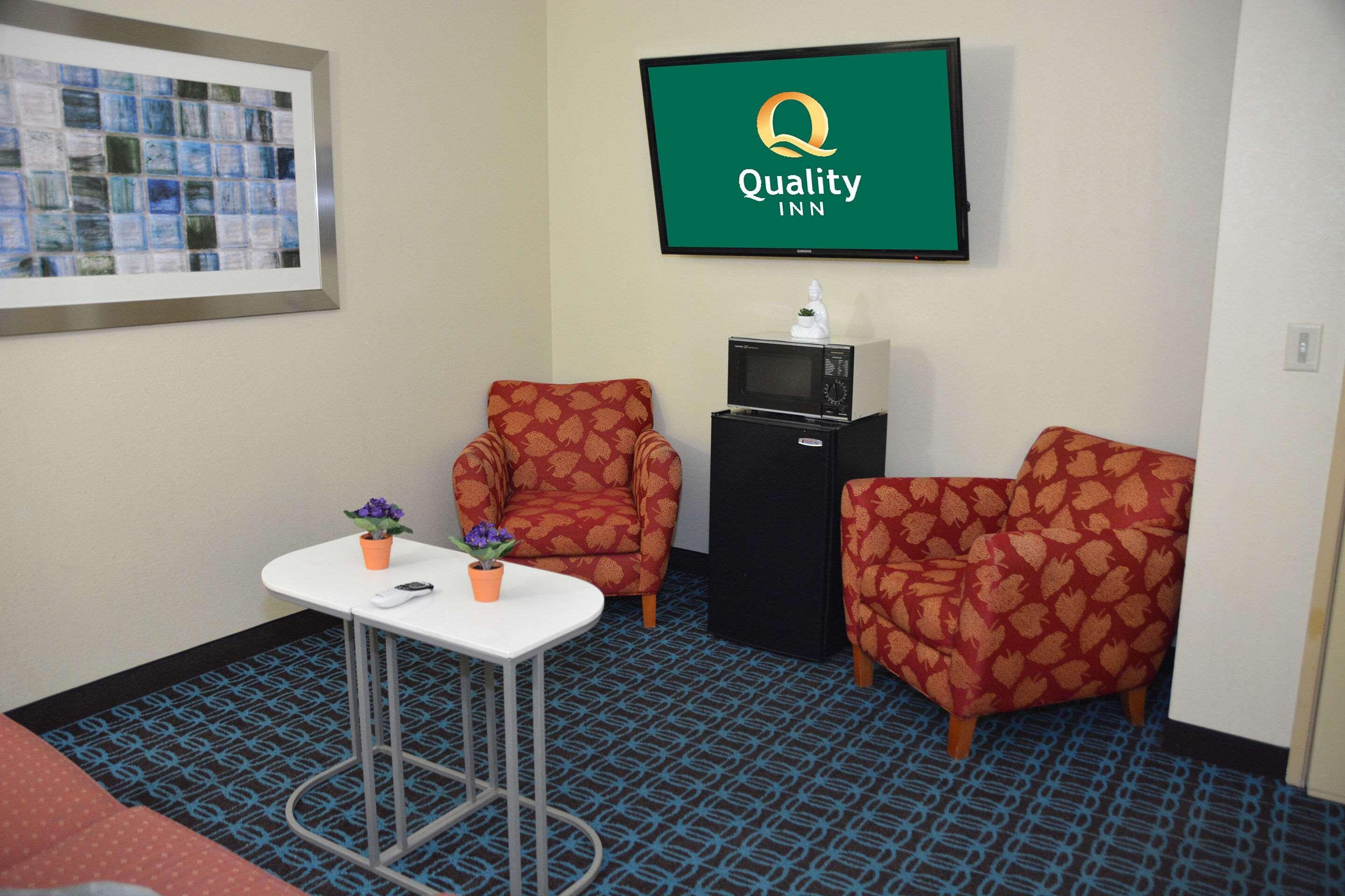 Quality Inn & Suites 더블린 외부 사진